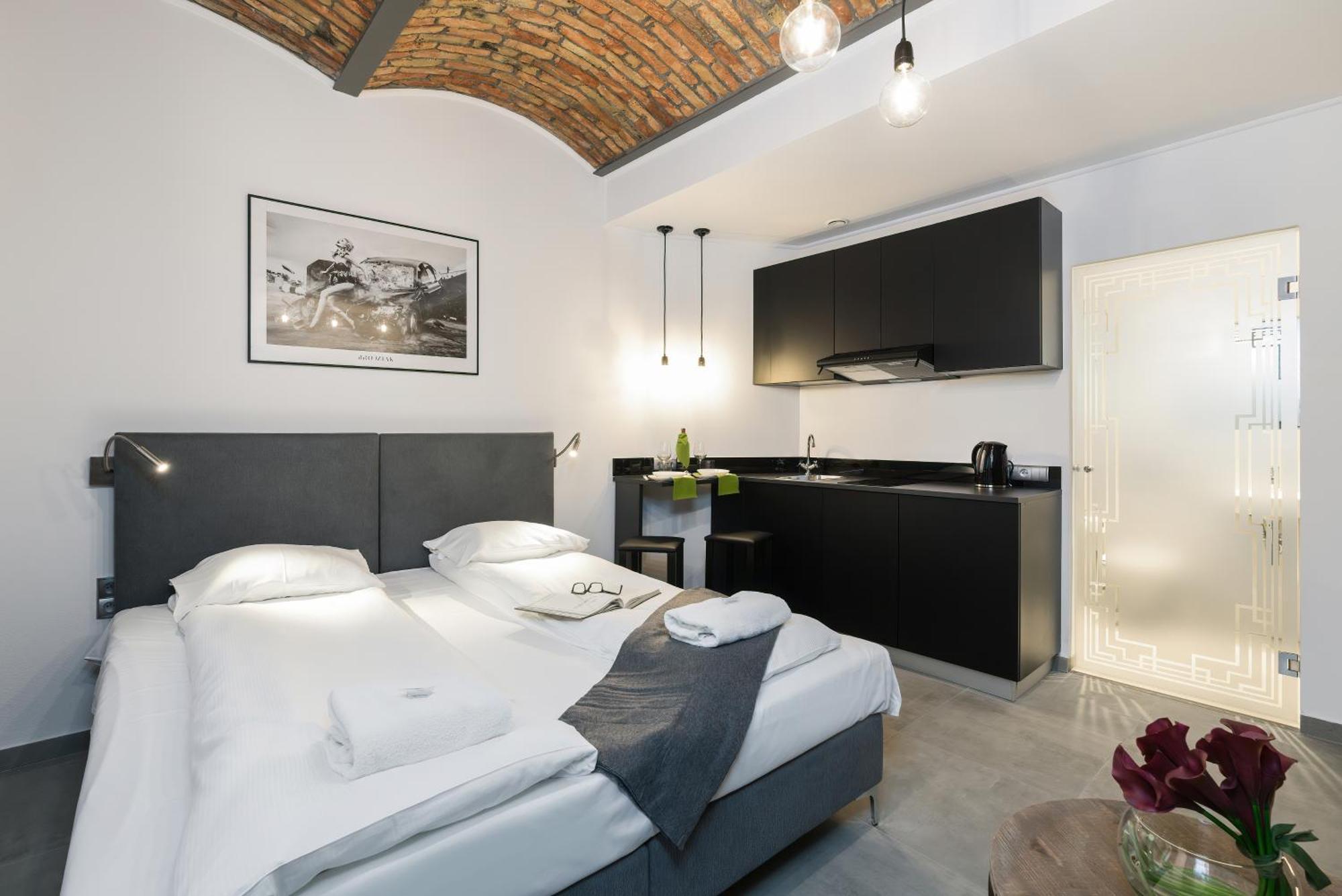Level -1 Loft Apartments City Center By Renters Poznań Buitenkant foto